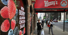 Wendy's Earnings Top Expectations, To Sell 425 Stores